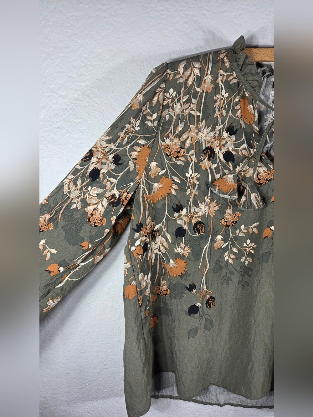 Como Black Olive Green Top Blouse Ruffle Tie Neck M Floral Boho Long Sleeves - Picture 5 of 14